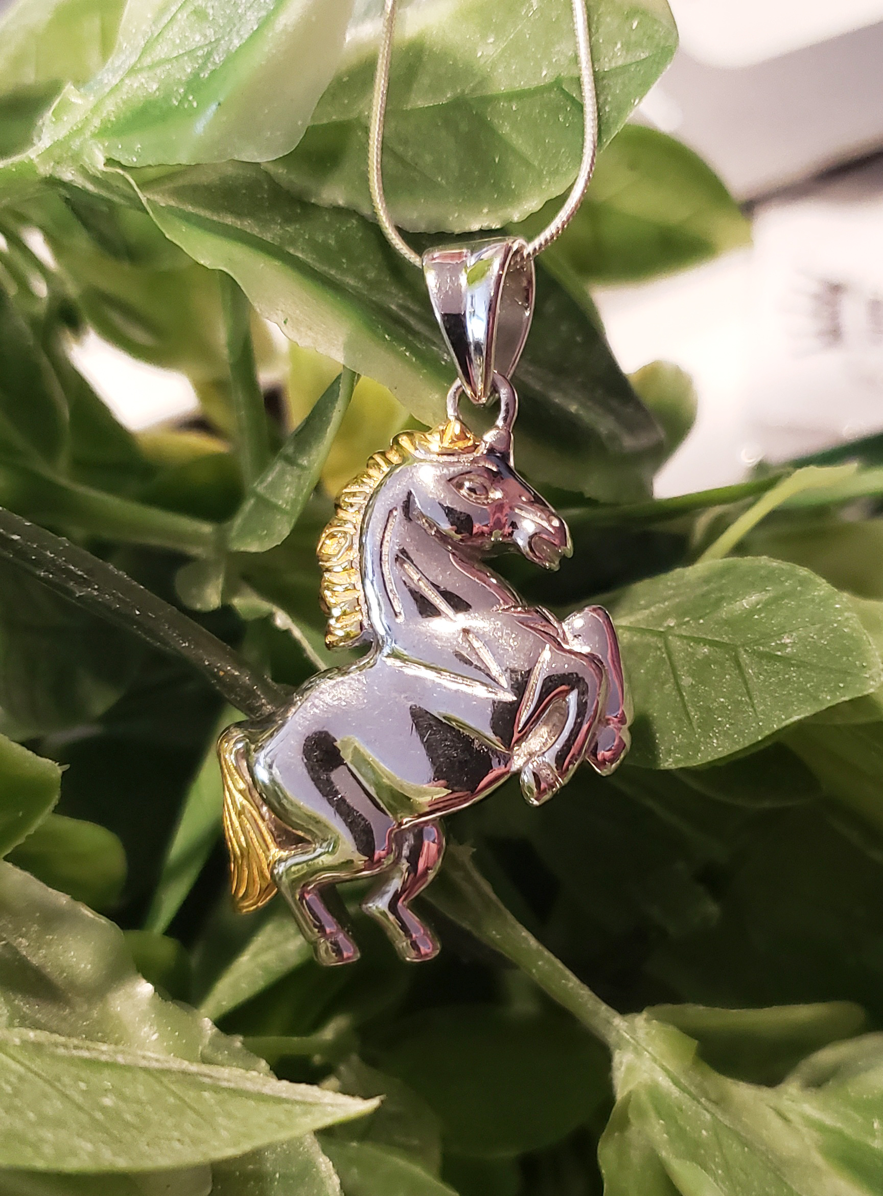 “Rearing” horse pendant (AK5511)