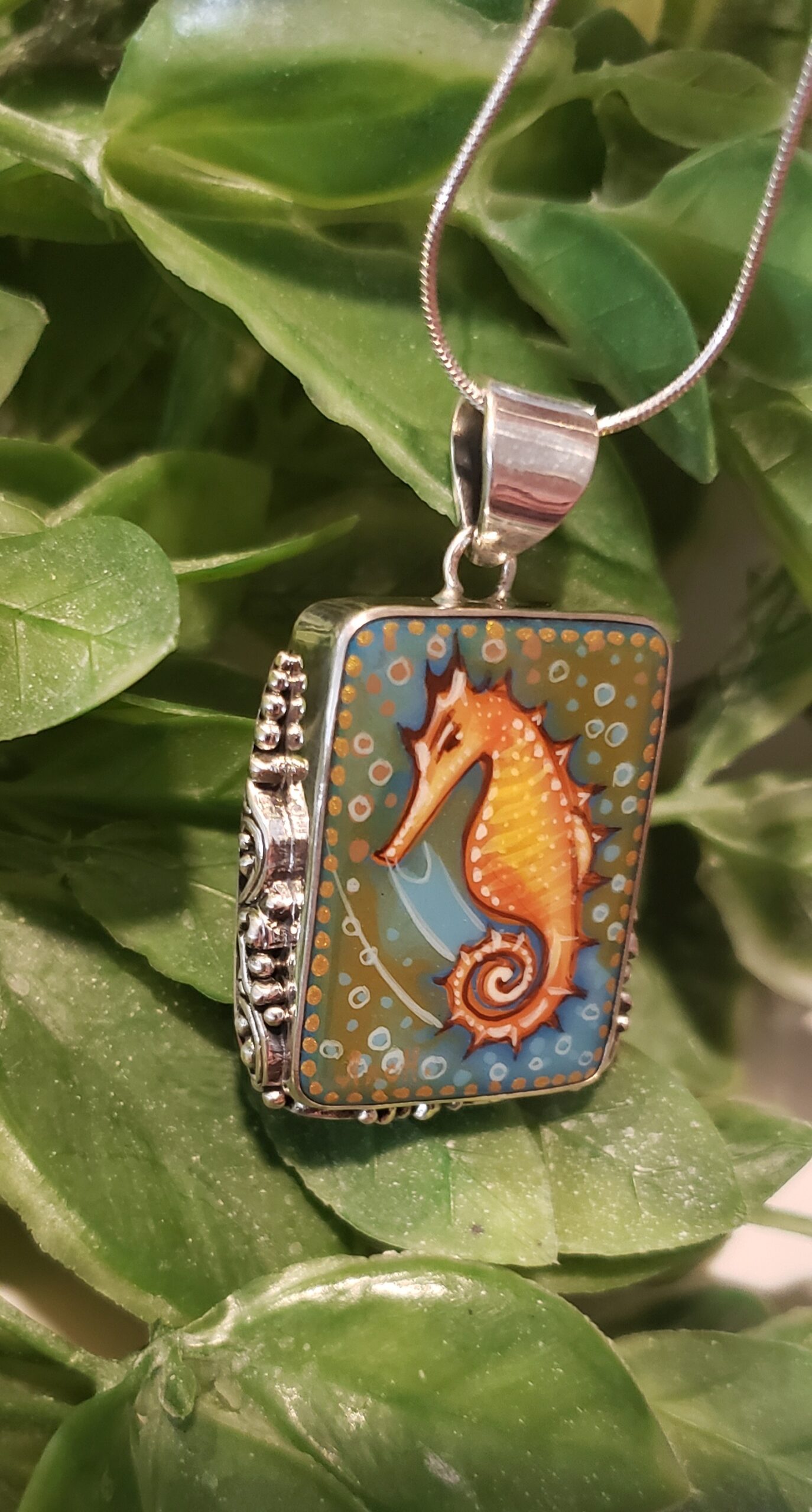 Hand Painted Seahorse pendant (RHPSL2)