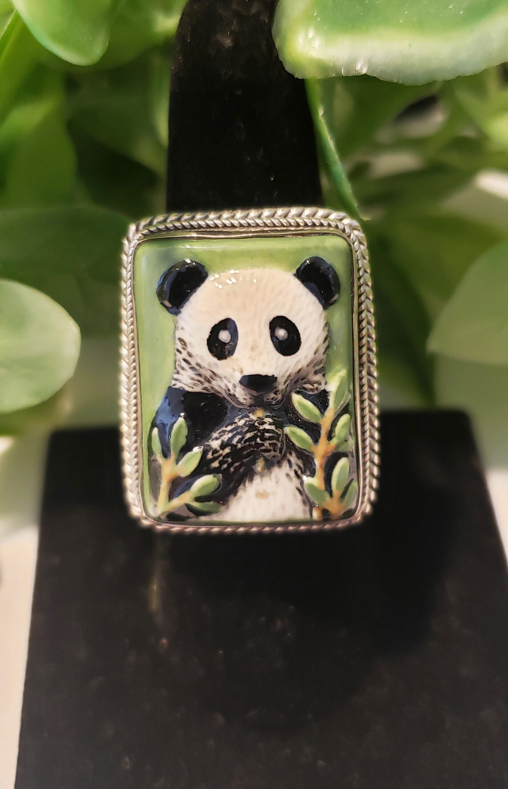 Porcelain Panda Ring (RPND)